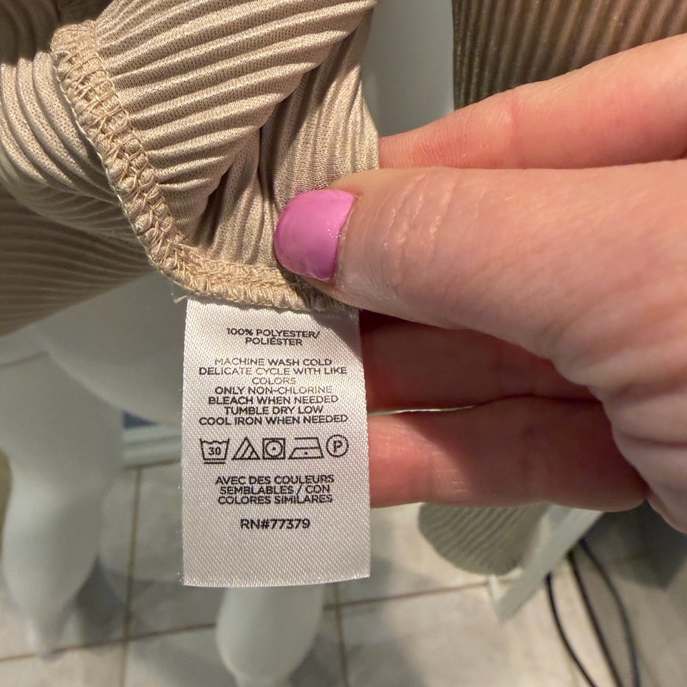 NWT! ANN TAYLOR GOLD BLOUSE - Picture 6 of 7